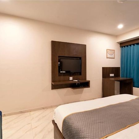 Hotel Royal 24 Ахмедабад Экстерьер фото